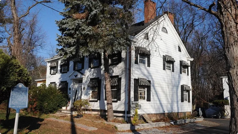 Living Near Demarest Farms: Homes for Sale & Seasonal Life in Bergen County (2025 Guide)