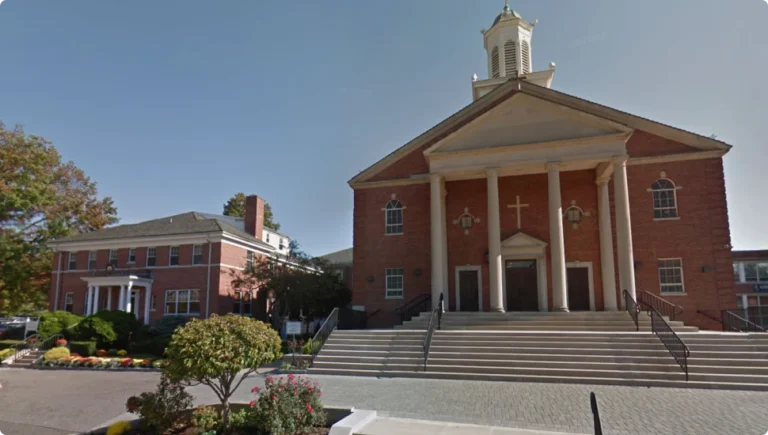 Living in Tenafly, NJ (2025 Guide): Schools, Parks, Churches & Community Life