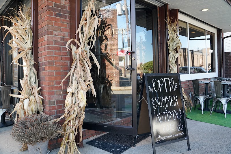 Summer and Autumn Brunch Cafe