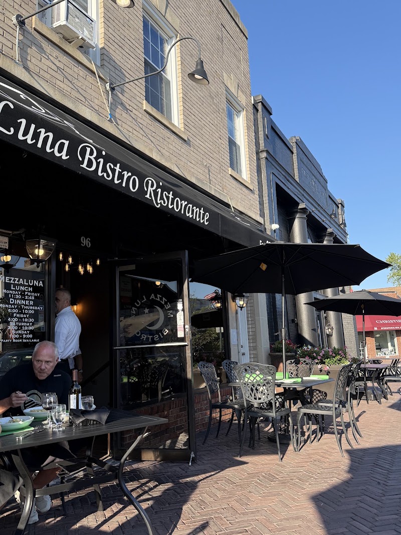 Mezza Luna Bistro