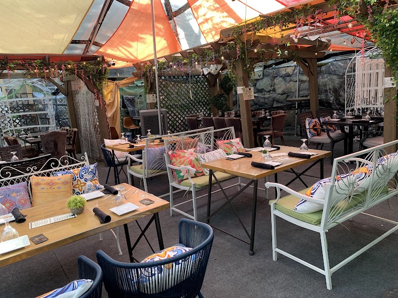 Rustica Lounge Bar & Restaurant